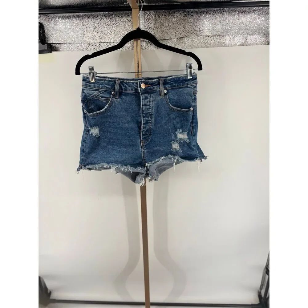 Free People Women’s CRVY Frayed Hem Distressed Denim Jean Shorts Size 30